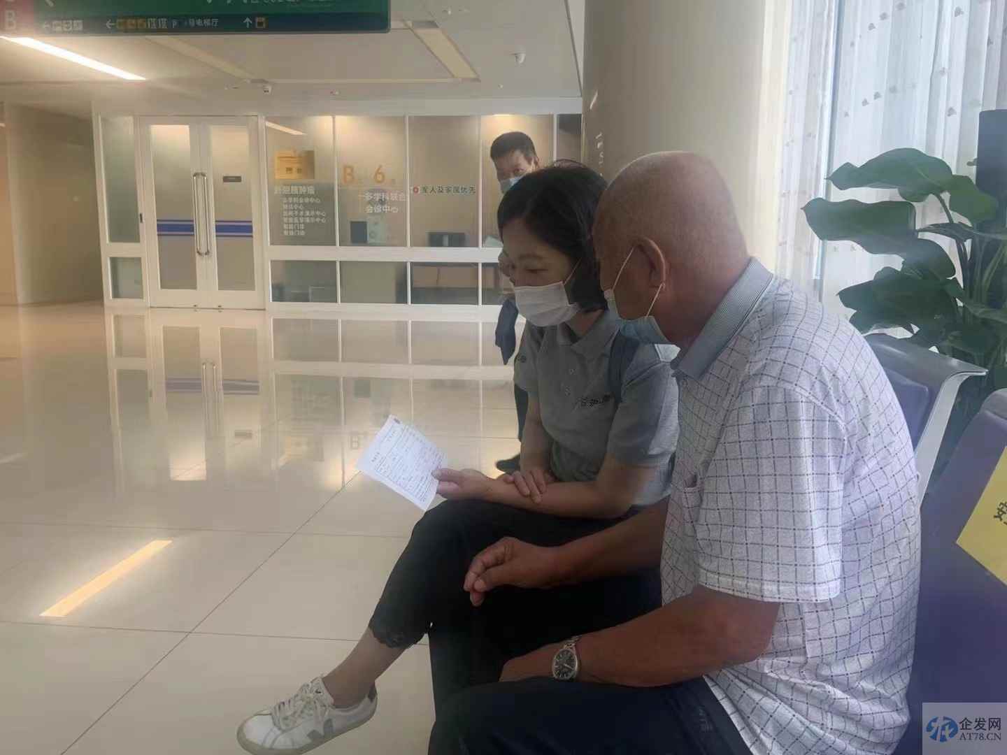 陪诊师、助浴师等新兴职业潮涌,居家养老成了创业风口? 陪诊师、助浴师等新兴职业潮涌,居家养老成了创业风口?