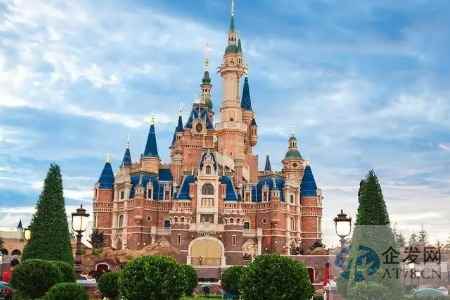 裁员、涨价，主题乐园也救不了迪士尼！71岁传奇CEO重返救火