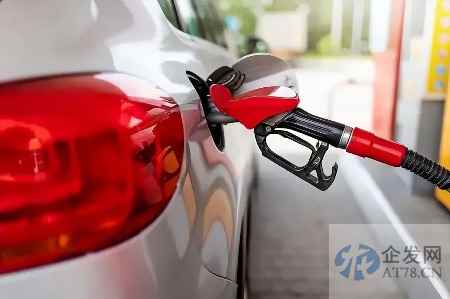 欧佩克+或将宣布进一步减产 以支撑滑落至80美元附近的油价