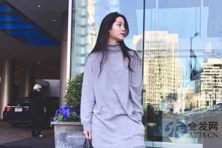 欧阳娜娜被指“收割粉丝”：一件浴袍卖988元，业内称成本不足百元