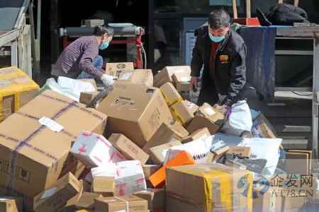 今年快递业务量突破千亿件 彰显行业发展强大韧性