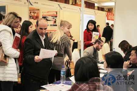 美国裁员潮“不走寻常路”？这一回 最先丢饭碗的都是白领