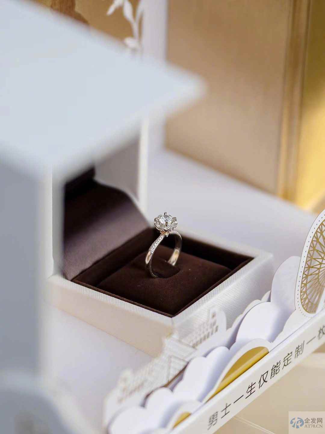 真爱营销反噬DR钻戒:迪阿股份营收利润双降,一生一枚的求婚戒指卖不动? 真爱营销反噬DR钻戒:迪阿股份营收利润双降,一生一枚的求婚戒指卖不动?