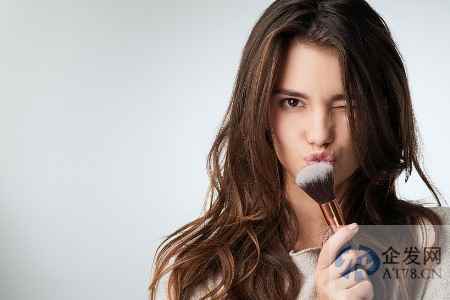 粉底液试用品过期，香奈儿、纪梵希被罚