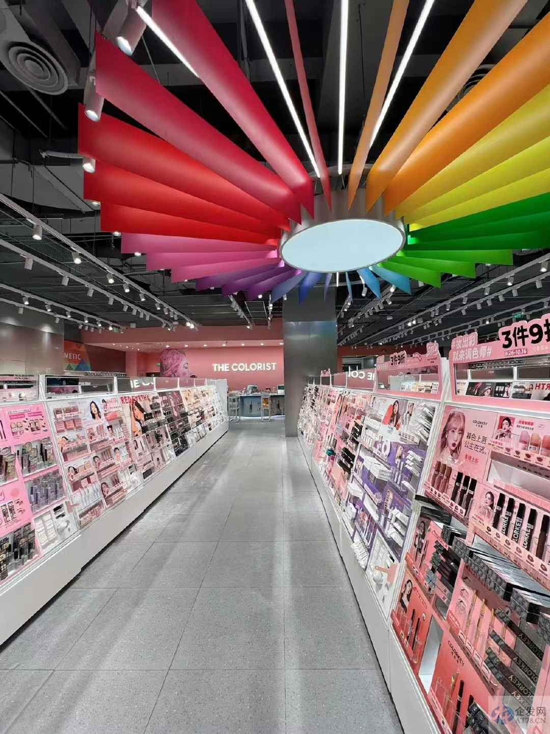 业绩下滑、关店连连，美妆集合店赛道失速