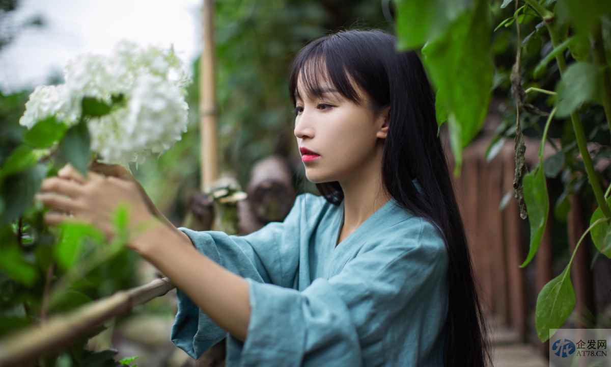 李子柒消失500天:短视频江湖已变天,螺蛳粉事业遇瓶颈 李子柒消失500天:短视频江湖已变天,螺蛳粉事业遇瓶颈