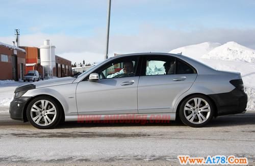 估计年底上市 2011款奔驰C级清晰谍照