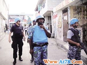 天津维和警察海地全力维护治安参与重建