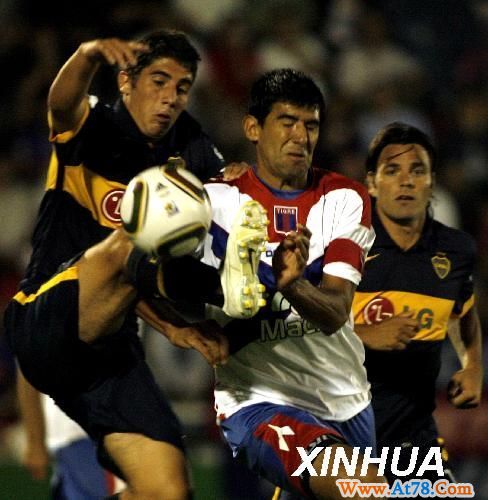 足球——阿根廷甲级联赛：老虎队胜博卡青年队（2）(图)