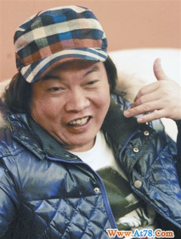 康康自曝人丑拍MV要省钱 骂初夜门吴佩珊笨蛋(图)