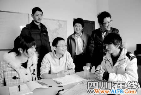 27岁男子成为四川最年轻教授 曾是麻将神童(图)