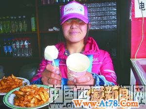 市民用酸奶制作冰棍。