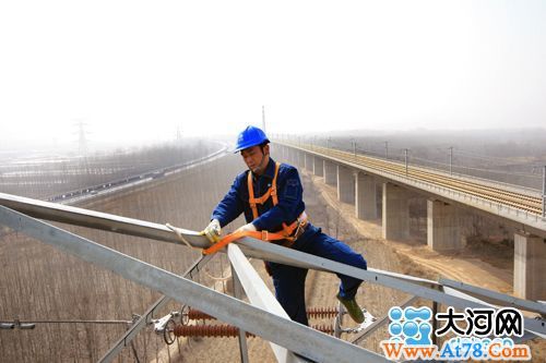 助力“中华人民共和国速度” 河南电力服务郑西高铁纪实(组图)