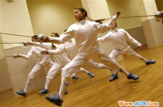 探秘!俄罗斯的少女军校(组图)