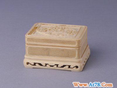 李爵禄象牙镂雕套盒(清)