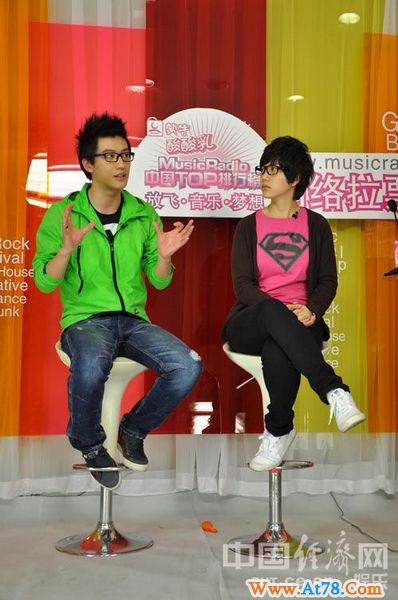 乔任梁清新开场 李霄云深情演唱 默契百分百(图)