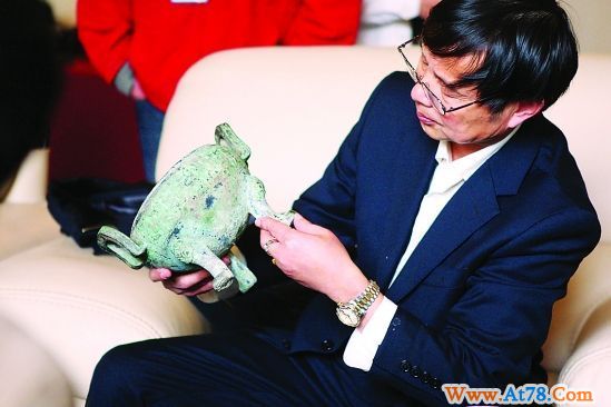 一场民间鉴宝5成赝品 专家提醒:不懂的人慎入市