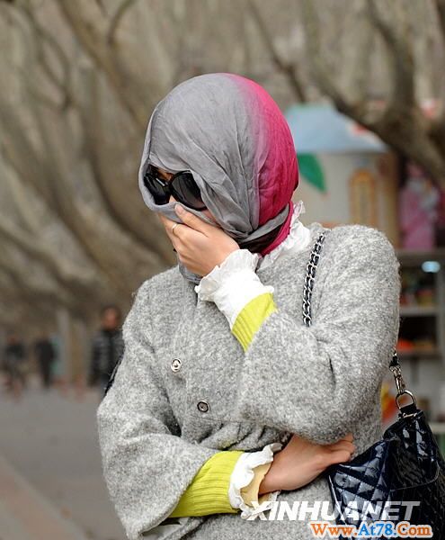 郑州出现大风浮尘天气