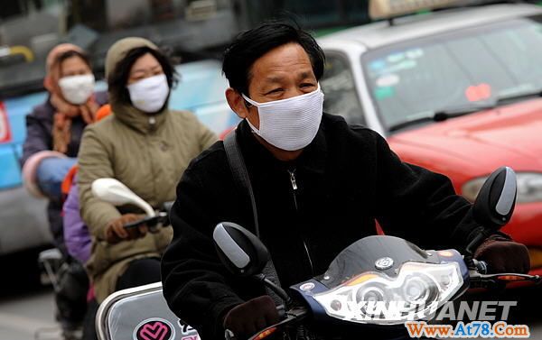 郑州出现大风浮尘天气