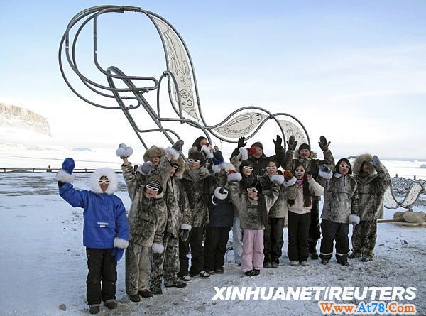 荷兰艺术家作品登上格陵兰岛冰山(组图)