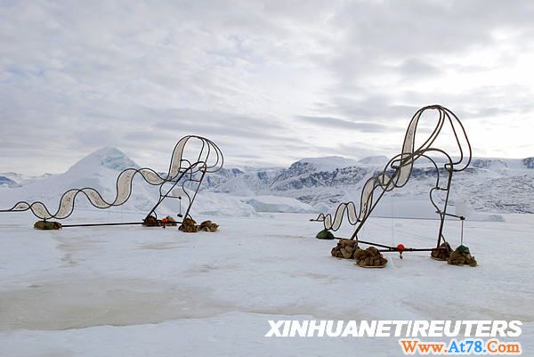 荷兰艺术家作品登上格陵兰岛冰山(组图)