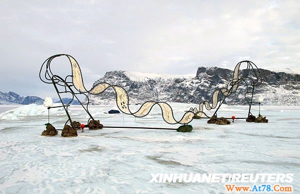 荷兰艺术家作品登上格陵兰岛冰山(组图)