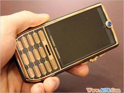 搭载Android2.1 混合动力奢华手机亮相