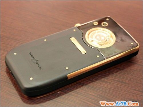 搭载Android2.1 混合动力奢华手机亮相