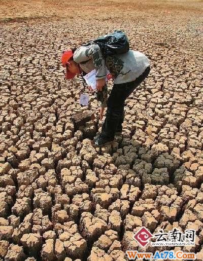 世界水日邀你体验渴滋味追踪 志愿者体验渴滋味(图)