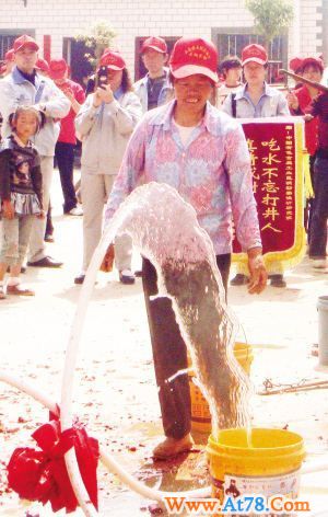 突击队打出第一口抗旱井 晋宁村民用水不再难(图)