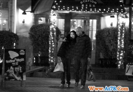 左小青与光头男士相拥被拍 孙红雷：她婚期不远