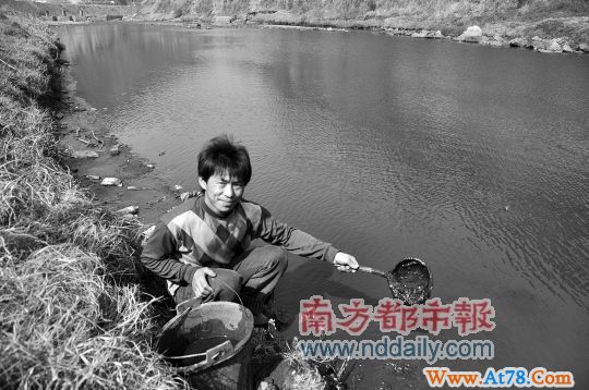 贵州大旱遭遇水污染 村民风干河水当煤用(图)