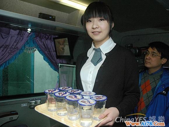 台“国光小姐”17年后重出江湖 笑容甜美(组图)