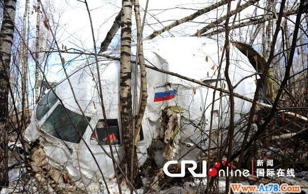 俄罗斯客机迫降时坠毁断成数截 8名机组成员受伤(高清组图)