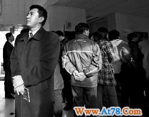 央视大火案21人受审:新址办原主任徐威认罪