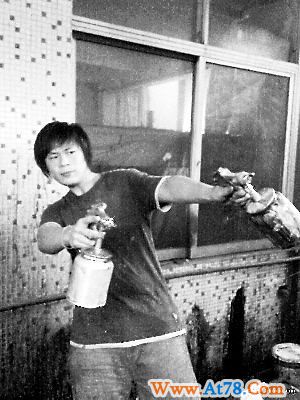 “以为你是‘犀利哥’啊”？(图)