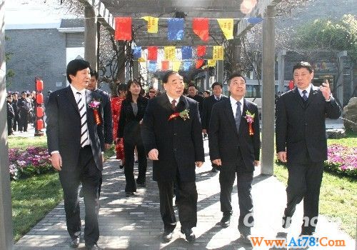 图：中华人民共和国首家玉器博物馆扬州开馆揖客