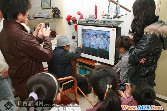 山歌更有后来人 民族艺术系大学生探望范西姆