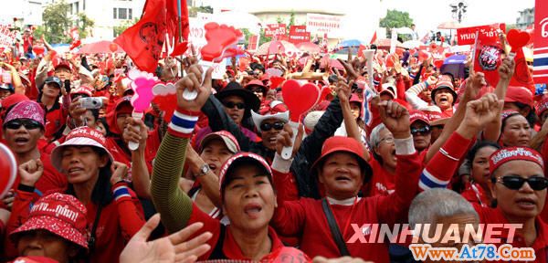 泰国“红衫军”要求部署在曼谷的军队回兵营