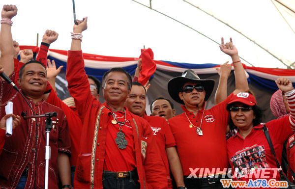 泰国“红衫军”要求部署在曼谷的军队回兵营