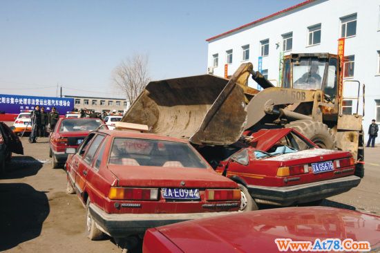 沈阳市销毁49辆黑出租车 有9人因开黑车被刑拘