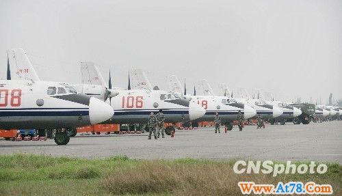 我空军增调14架飞机执行西南地区人工增雨作业(组图)