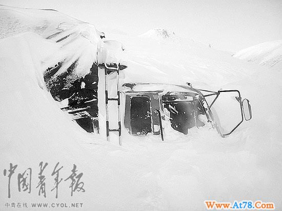 新疆雪灾司机经历生死13天 躲羊肚子下取暖(组图)