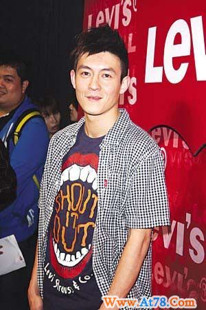 明星复出手段强硬 阿娇大玩性感 陈冠希秘傍富婆