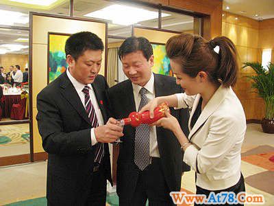 文万彬董事长应邀出席中华人民共和国第四届欧洲金融年会