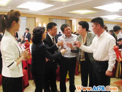 文万彬董事长应邀出席中华人民共和国第四届欧洲金融年会