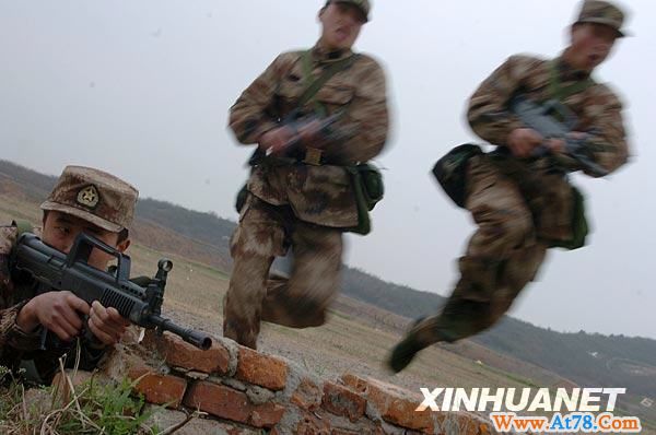 组图：“准军官”军营见习（2）