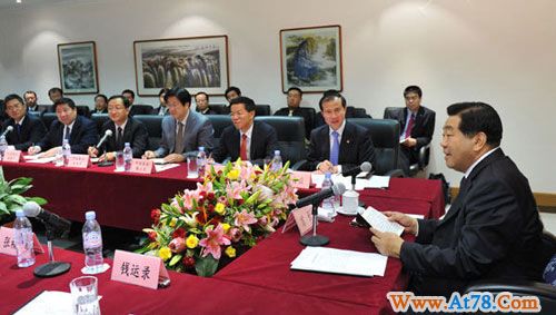 贾庆林与驻南非中资企业家座谈