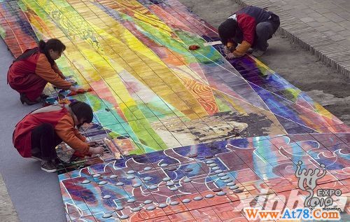 世博会河南馆主题壁画烧制完成启运上海(组图)