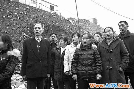 山西王家岭煤矿透水 至少11名河南民工被困井下